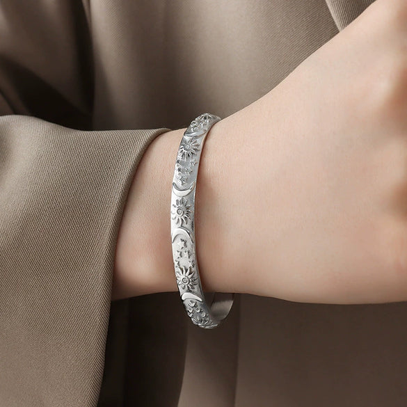 Wholesale Titanium Steel Bracelet And Earrings Set With Zircon Pendants Embossed Stereoscopic Design Electroplated French Court Style Non Fading Elegant Temperament Niche Fashion