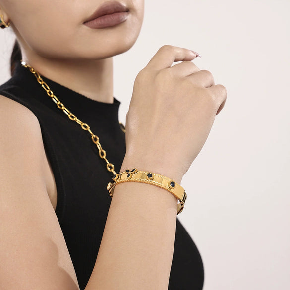 Wholesale Titanium Steel Bracelet With Clover Zircon Czech Glass Flower Buckle And Gear Design 18K Gold Plated