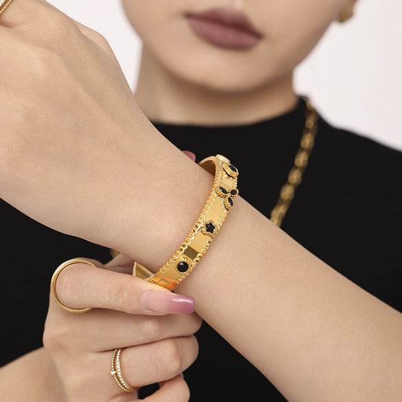 Wholesale Titanium Steel Bracelet With Clover Zircon Czech Glass Flower Buckle And Gear Design 18K Gold Plated