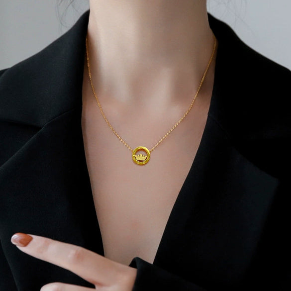 Wholesale Titanium Steel Cartoon Geometric Gold Foil Crown Necklace For Female With Electroplating