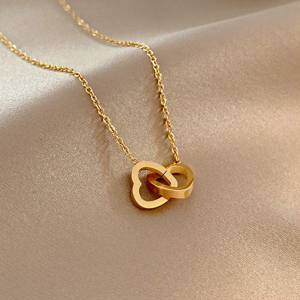 Wholesale Titanium Steel Double Ring Heart Shaped Clavicle Chain Necklace With 18K Gold Electroplating