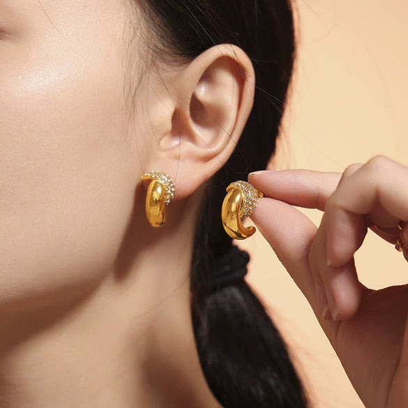 Wholesale Titanium Steel Electroplated 18K Real Gold Geometric Crescent Curved Spell Drill Earrings For Women