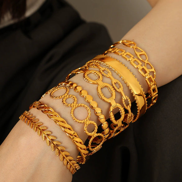 Wholesale 316L Stainless Steel Electroplated Retro Cshaped Hollow Out Personality Geometric Women's Bracelet