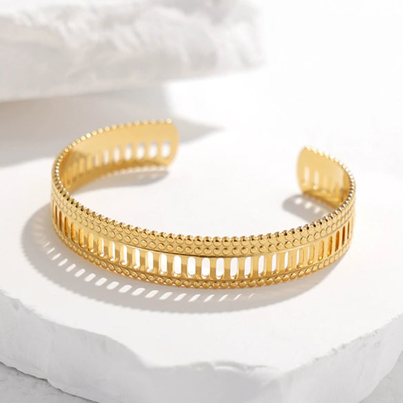 Wholesale Titanium Steel Exaggerated Open Adjustable Non Fading Female Bracelet With Geometric Style And Electroplating