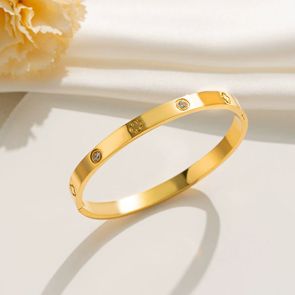 Wholesale Titanium Steel Fashion Fourleaf Clover Flower Buckle Electroplated Bracelet Jewelry