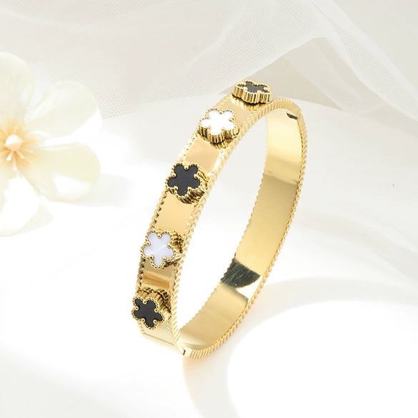 Wholesale Titanium Steel Flower Bracelet For Women With Electroplating Design And Fashion Style
