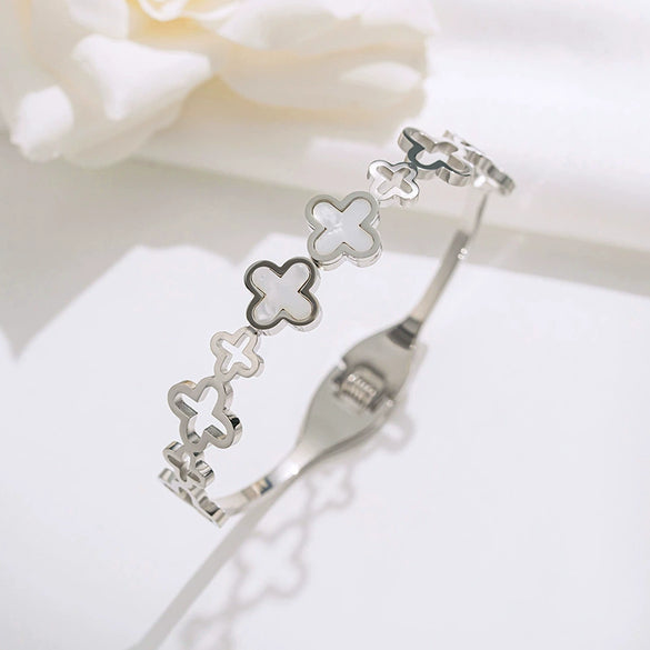 Wholesale Titanium Steel Fourleaf Clover Seiko Bracelet For Girls