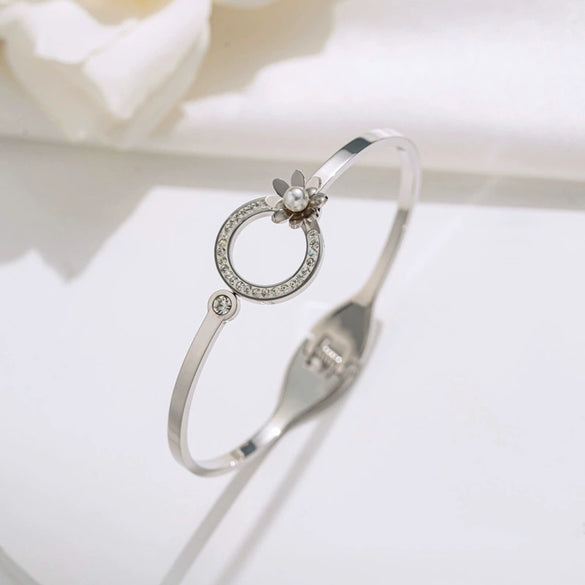 Wholesale Titanium Steel Fourleaf Clover Seiko Bracelet For Girls