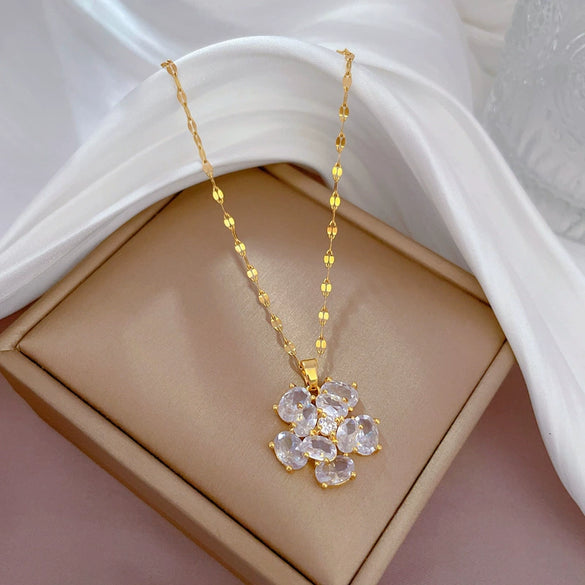 Wholesale Titanium Steel Geometric Diamond Design Flower Necklace For Women And Unisex