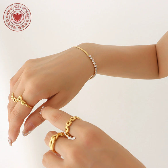 Wholesale Titanium Steel Geometric Diamond Zircon Inlaid Gold Plated Necklace And Bracelet Jewelry Set For Women