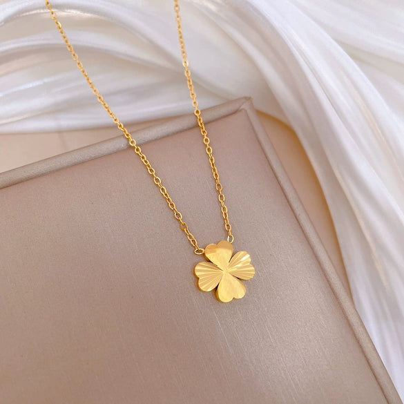 Wholesale Titanium Steel Geometric Electroplated Unisex Lucky Grass Design Clavicle Necklace
