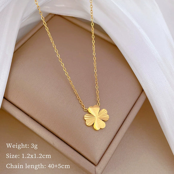 Wholesale Titanium Steel Geometric Electroplated Unisex Lucky Grass Design Clavicle Necklace