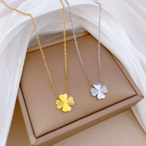 Wholesale Titanium Steel Geometric Electroplated Unisex Lucky Grass Design Clavicle Necklace