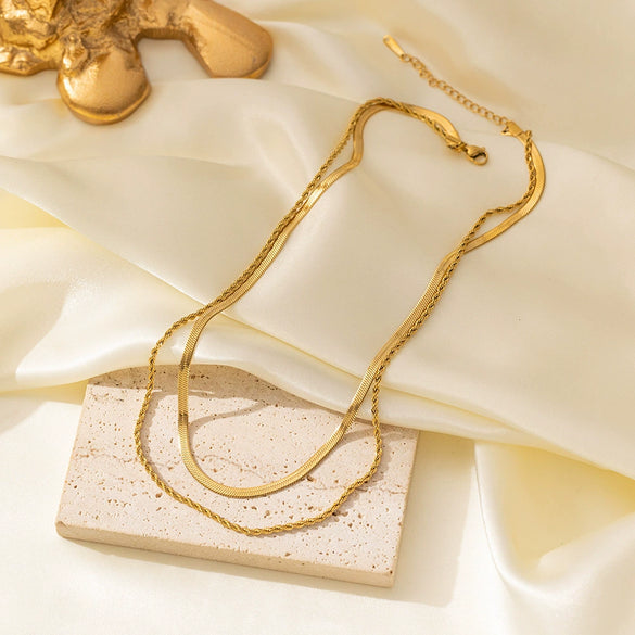 Wholesale Titanium Steel Geometric Heart Shape Electroplated 18K Gold O Word Chain Necklace For Women