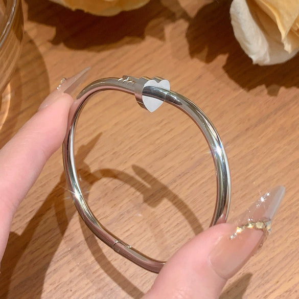 Wholesale Titanium Steel Geometric Light Luxury Style Vacuum Electroplated And Polished Clasp Bracelet