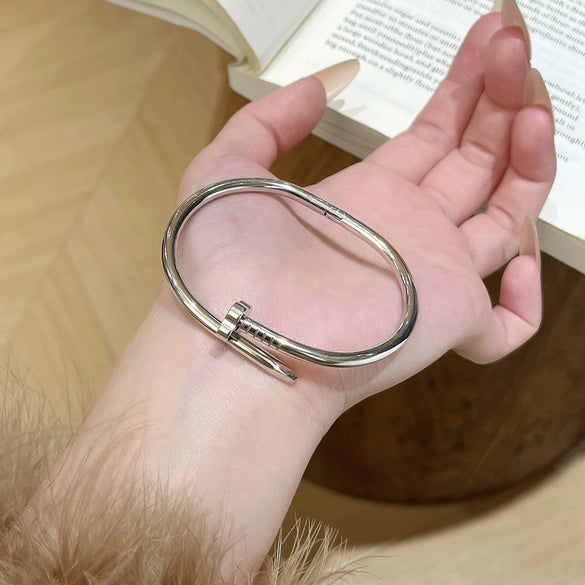 Wholesale Titanium Steel Geometric Light Luxury Style Vacuum Electroplated And Polished Clasp Bracelet