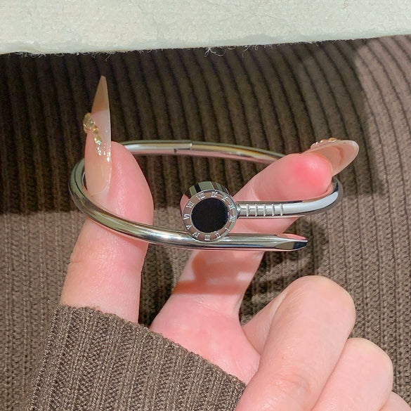 Wholesale Titanium Steel Geometric Light Luxury Style Vacuum Electroplated And Polished Clasp Bracelet