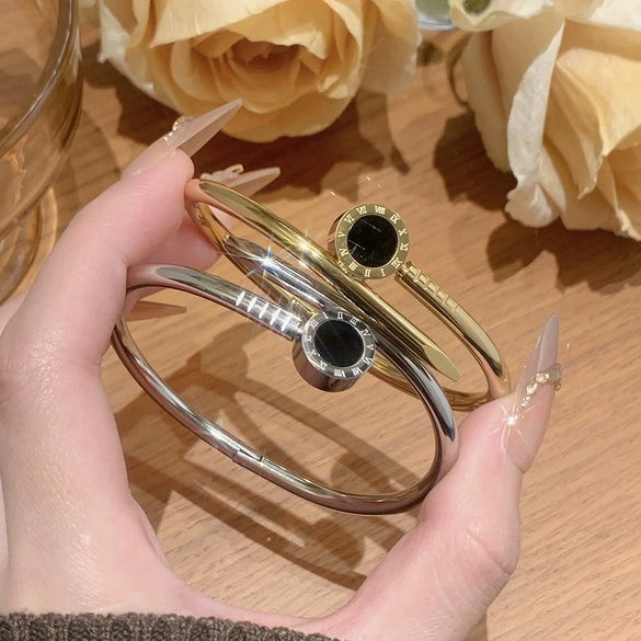 Wholesale Titanium Steel Geometric Light Luxury Style Vacuum Electroplated And Polished Clasp Bracelet