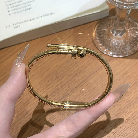 Wholesale Titanium Steel Geometric Light Luxury Style Vacuum Electroplated And Polished Clasp Bracelet