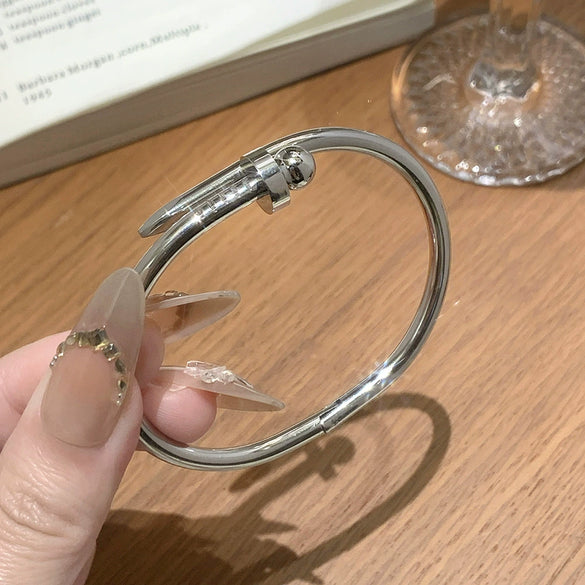 Wholesale Titanium Steel Geometric Light Luxury Style Vacuum Electroplated And Polished Clasp Bracelet