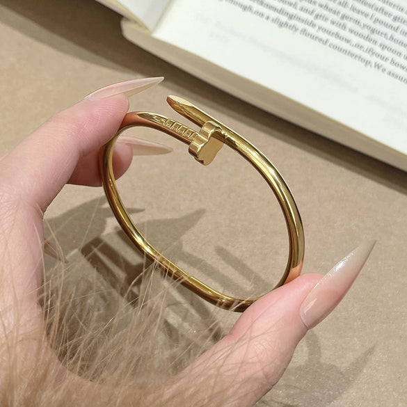Wholesale Titanium Steel Geometric Light Luxury Style Vacuum Electroplated And Polished Clasp Bracelet