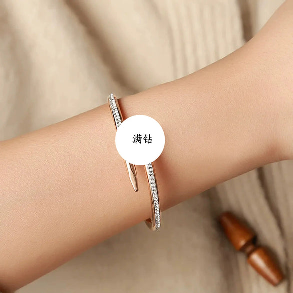 Wholesale Titanium Steel Geometric Light Luxury Style Vacuum Electroplated And Polished Clasp Bracelet