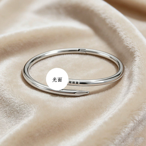 Wholesale Titanium Steel Geometric Light Luxury Style Vacuum Electroplated And Polished Clasp Bracelet