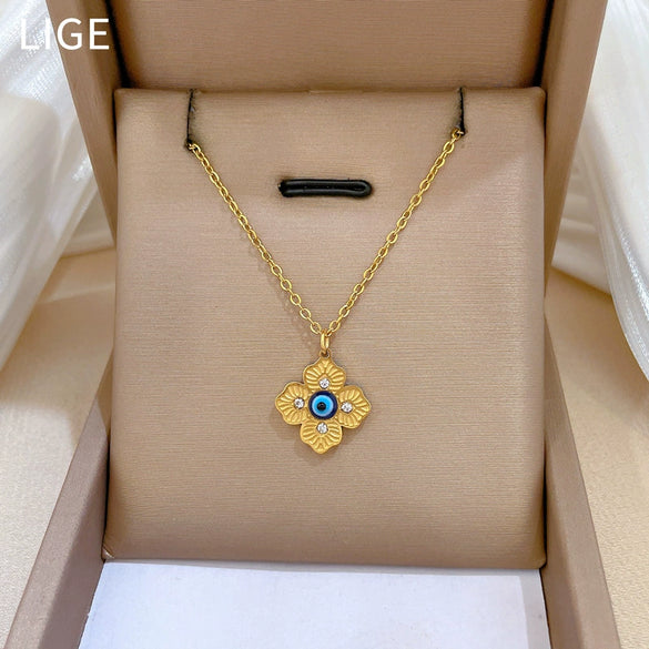 Wholesale Titanium Steel Geometric Lucky Grass Pendant Necklace With Electroplating For Unisex