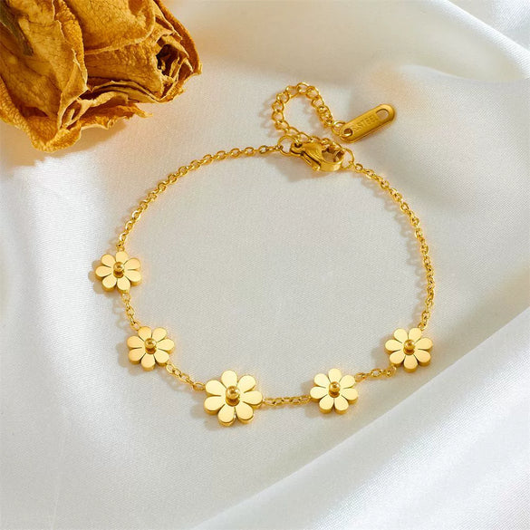 Wholesale Titanium Steel Geometric Pattern Ball Chrysanthemum Pendant Bracelet For Women Light Luxury Retro Style Electroplated Nonfading