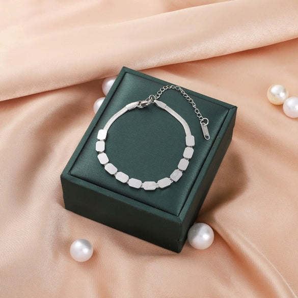 Wholesale Titanium Steel Geometric Square Women's Necklace With Snake Bone Chain And Electroplating Treatment
