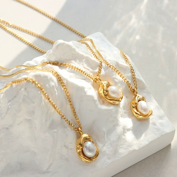 Wholesale 316L Stainless Steel Goldplated Cuban Chain Necklace With Geometric Specialshaped Pendant And Natural Freshwater Pearl Inlaid