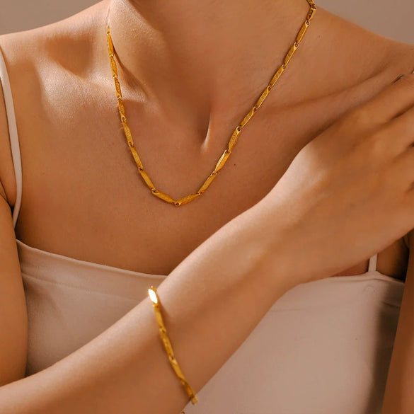 Wholesale Titanium Steel Goldplated Fashion Necklace And Bracelet With Diamond Carved Pattern For Women