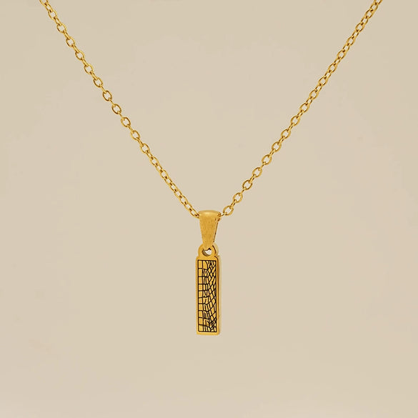 Wholesale Titanium Steel Goldplated Jewelry With Bark Pattern And English Letter Pendant Necklace Fashion Style Unisex