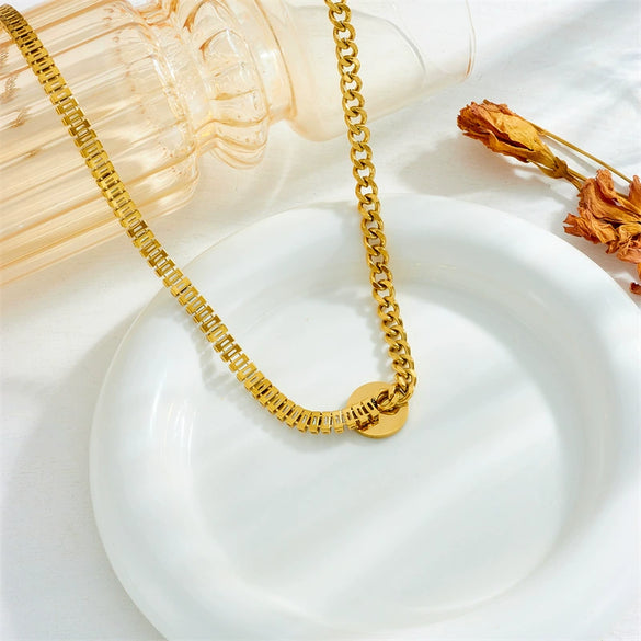 Wholesale Titanium Steel Goldplated Necklace With Rhinestone Chain Irregular Stitching Round Shape And Printed Pattern For Women