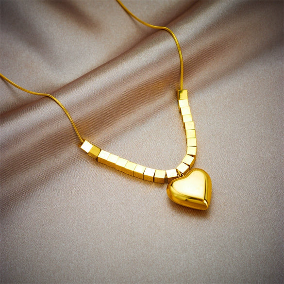 Wholesale Titanium Steel Heart Shape Pendant Necklace With Electroplating Treatment For Women