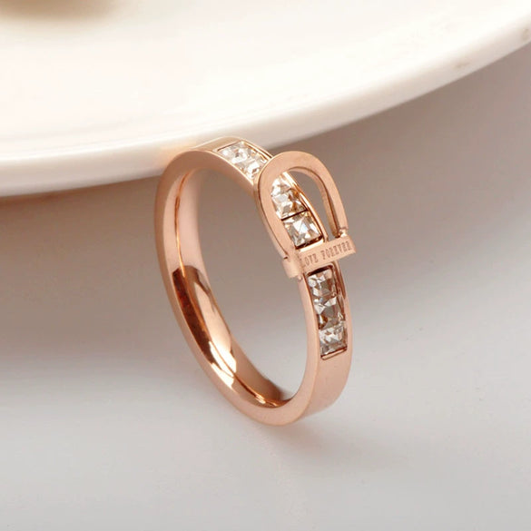 Wholesale Titanium Steel Heart Shaped Light Luxury Diamond Ring With Rose Gold Electroplating Belt Buckle Design