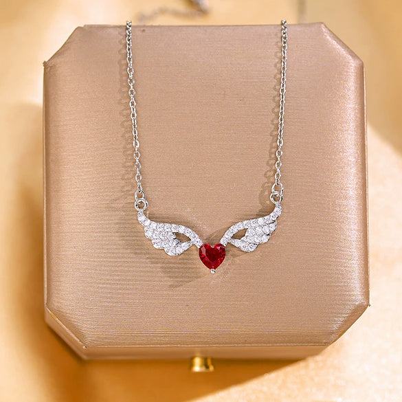 Wholesale Titanium Steel Heart Wings Diamond Micro Inlaid Pendant Necklace For Women Light Luxury Niche Design Ochain Highgrade Jewelry