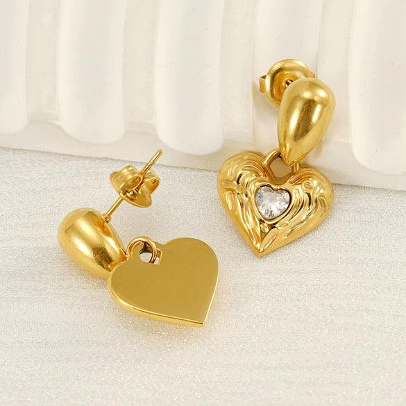Wholesale Titanium Steel Heartshaped Vintage Earrings With Diamond Hammer Love Design And Electroplated 18K Gold Finish