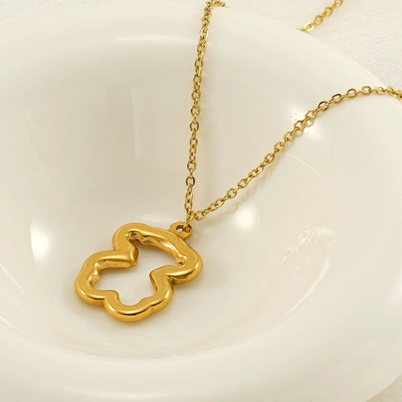 Wholesale 316L Stainless Steel Hollow Three Dimensional Bear Light Luxury Niche Women's Necklace With Electroplating