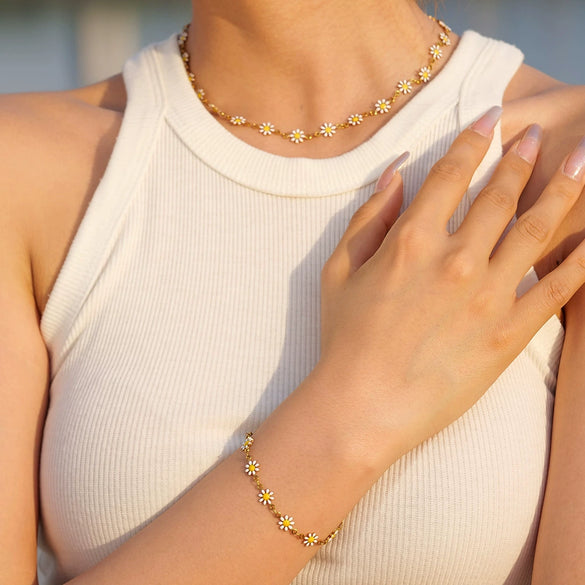 Wholesale Titanium Steel Jewelry Necklace And Bracelet With Daisy Chain Design And 18K Gold Electroplated Finish