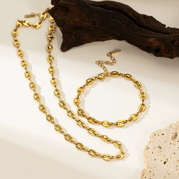 Wholesale Titanium Steel 18K Gold Plated Pig Nose Clavicle Necklace For Girls And Unisex