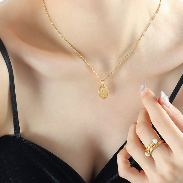 Wholesale 316L Stainless Steel Personality Necklace With Irregular Oval Shape Geometric Pattern And 18K Gold Plated Embossed Rose Design