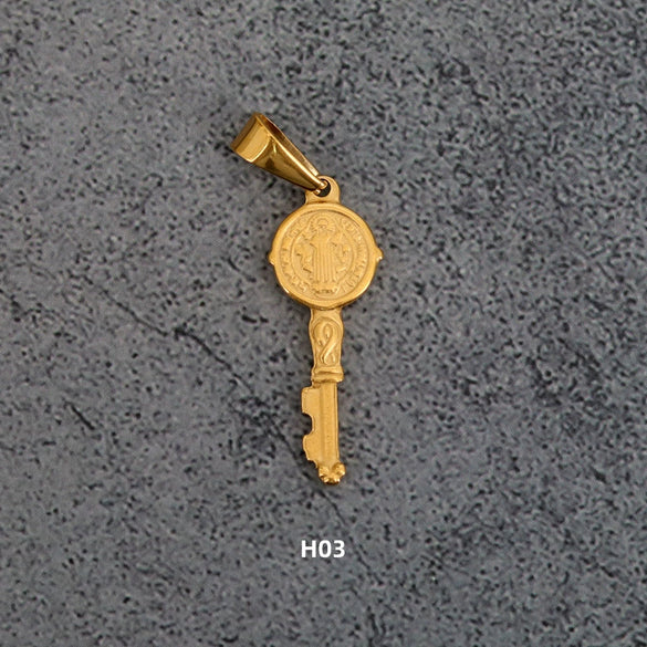 Wholesale Titanium Steel Retro Peach Heart Key Pendant Jewelry Accessory
