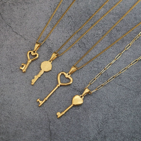 Wholesale Titanium Steel Retro Peach Heart Key Pendant Jewelry Accessory