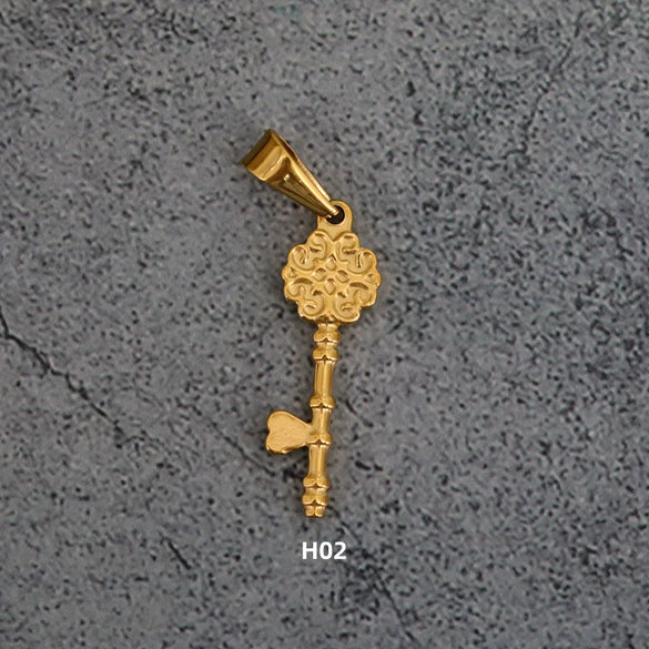 Wholesale Titanium Steel Retro Peach Heart Key Pendant Jewelry Accessory