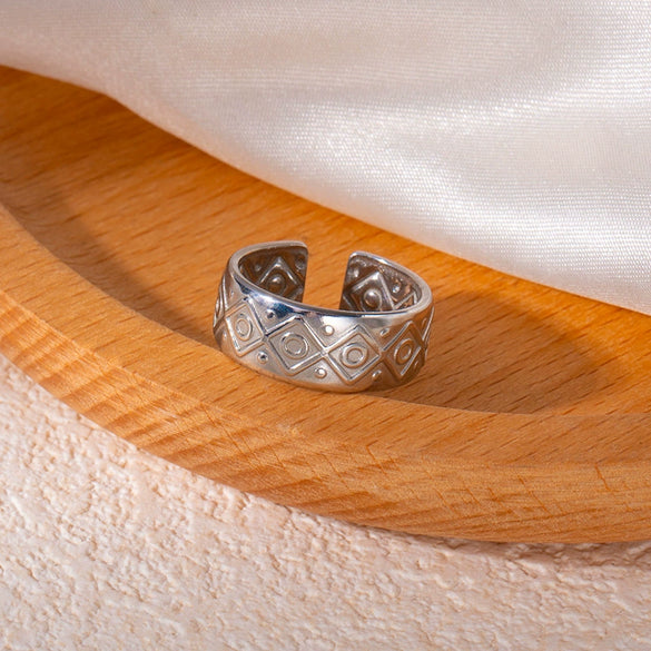 Wholesale Titanium Steel Ring Irregular Line Geometric Style With Heart Shape Flower Leaves Letters Numbers Text Electroplated For Women