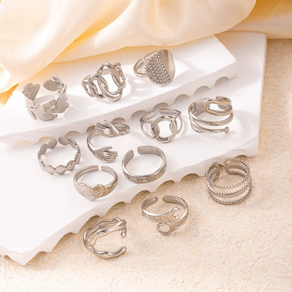Wholesale Titanium Steel Ring Retro Style With Leaves Heart Shape Flower Letters Numbers Electroplating For Women