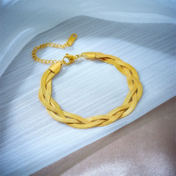 Wholesale Titanium Steel Snake Bone Chain Necklace And Threestrand Braided Bracelet With Geometric Design And Electroplating Treatment For Unisex
