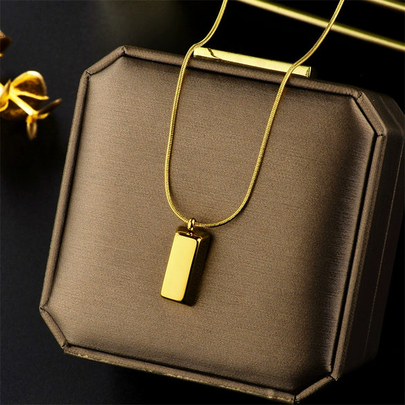 Wholesale Titanium Steel Snake Bone Chain Necklace With Geometric Pendant For Women
