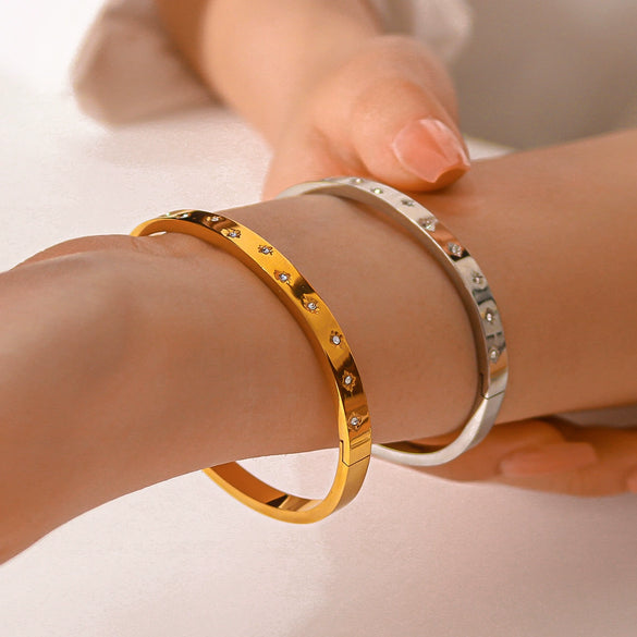 Wholesale Titanium Steel Star Buckle Zircon Bracelet With Electroplating Treatment Non Fading